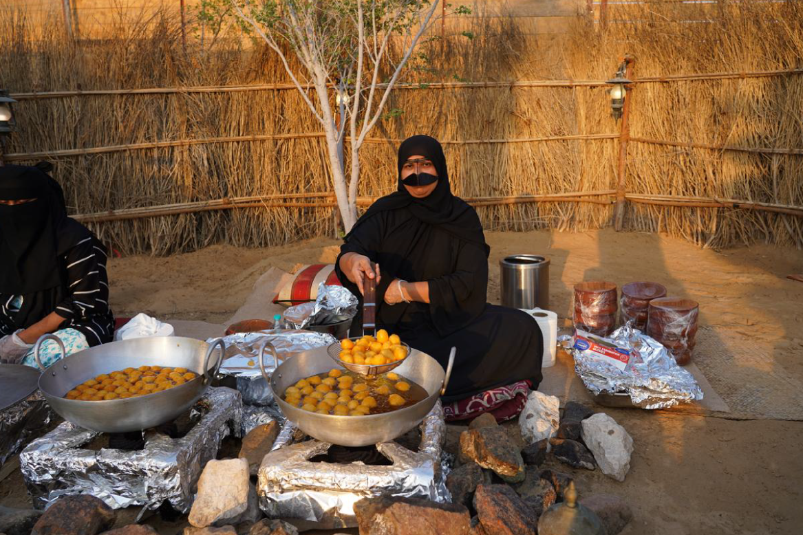 Royal Premium Desert Safari with BBQ Dinner & Falcon Show